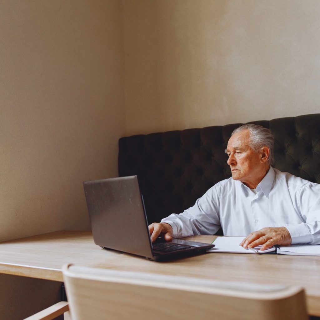 עבודה לגיל השלישי – לבחור משרה חלקית או מלאה?