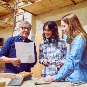 ותיקים בעבודה: איך שילוב עובדים ותיקים מחזק ארגונים