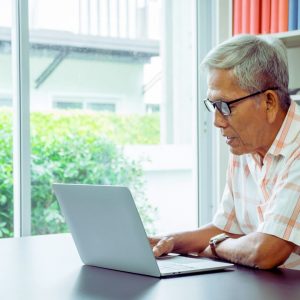 עבודה לגיל השלישי: חיפוש עבודה, קורסים והכנה לראיון עבודה