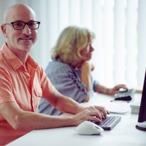 איך מרכז הזדמנויות מסייע להשתלב מחדש בשוק העבודה לגיל השלישי