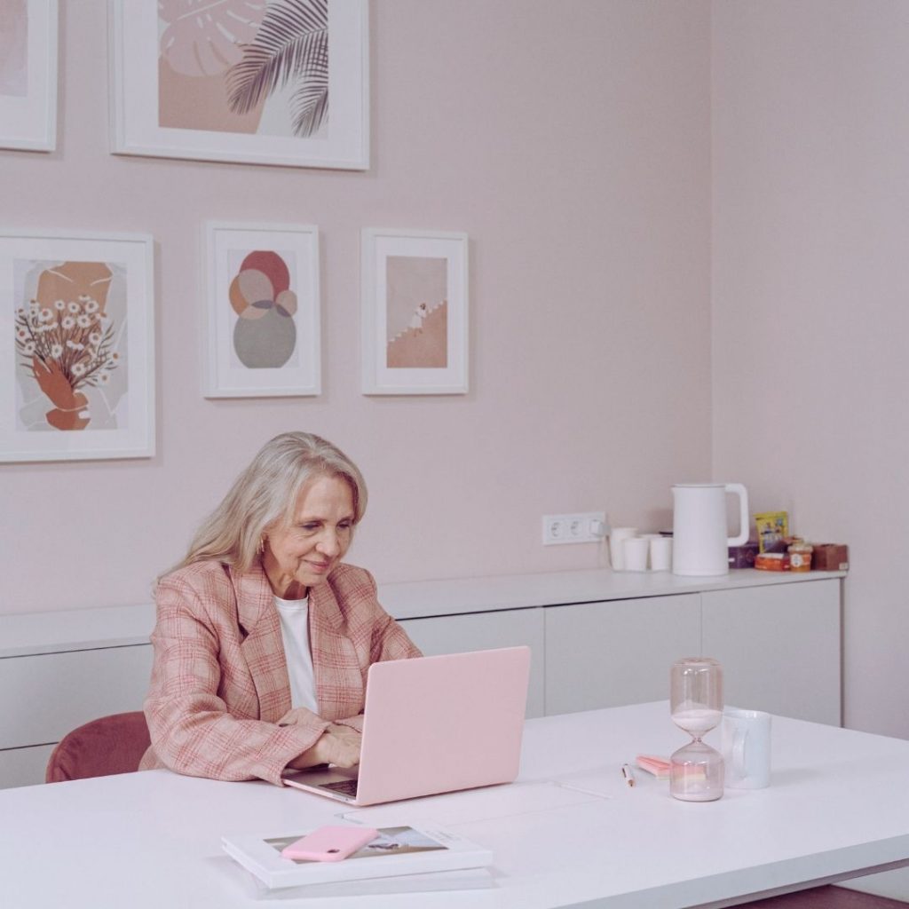 הדרך החכמה להשתלב מחדש: עבודה לגיל השלישי בעזרת מרכז הזדמנויות