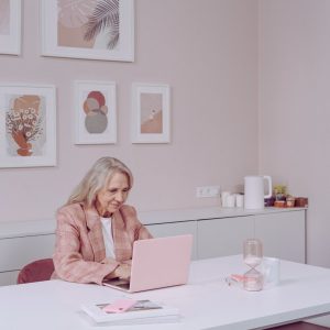 הדרך החכמה להשתלב מחדש: עבודה לגיל השלישי בעזרת מרכז הזדמנויות